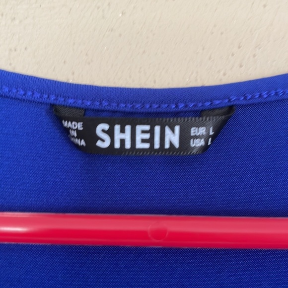 Deep blue, fitted dress. Deep V neckline - Picture 3 of 3